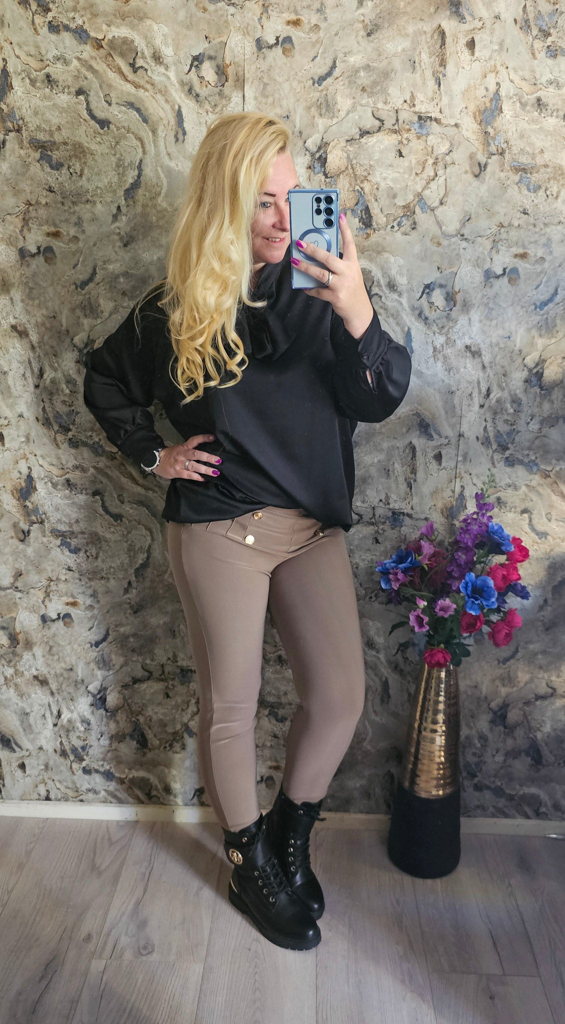 BLOUSE SATIN STRIK | ZWART