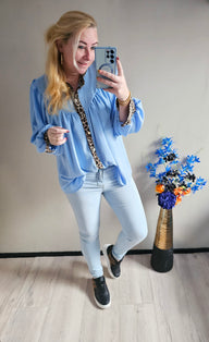 LEOPARD BLOUSE KNOOP | LICHT BLAUW