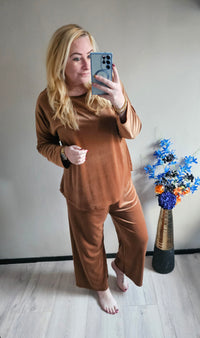 VELVET HUISPAK | BRUIN