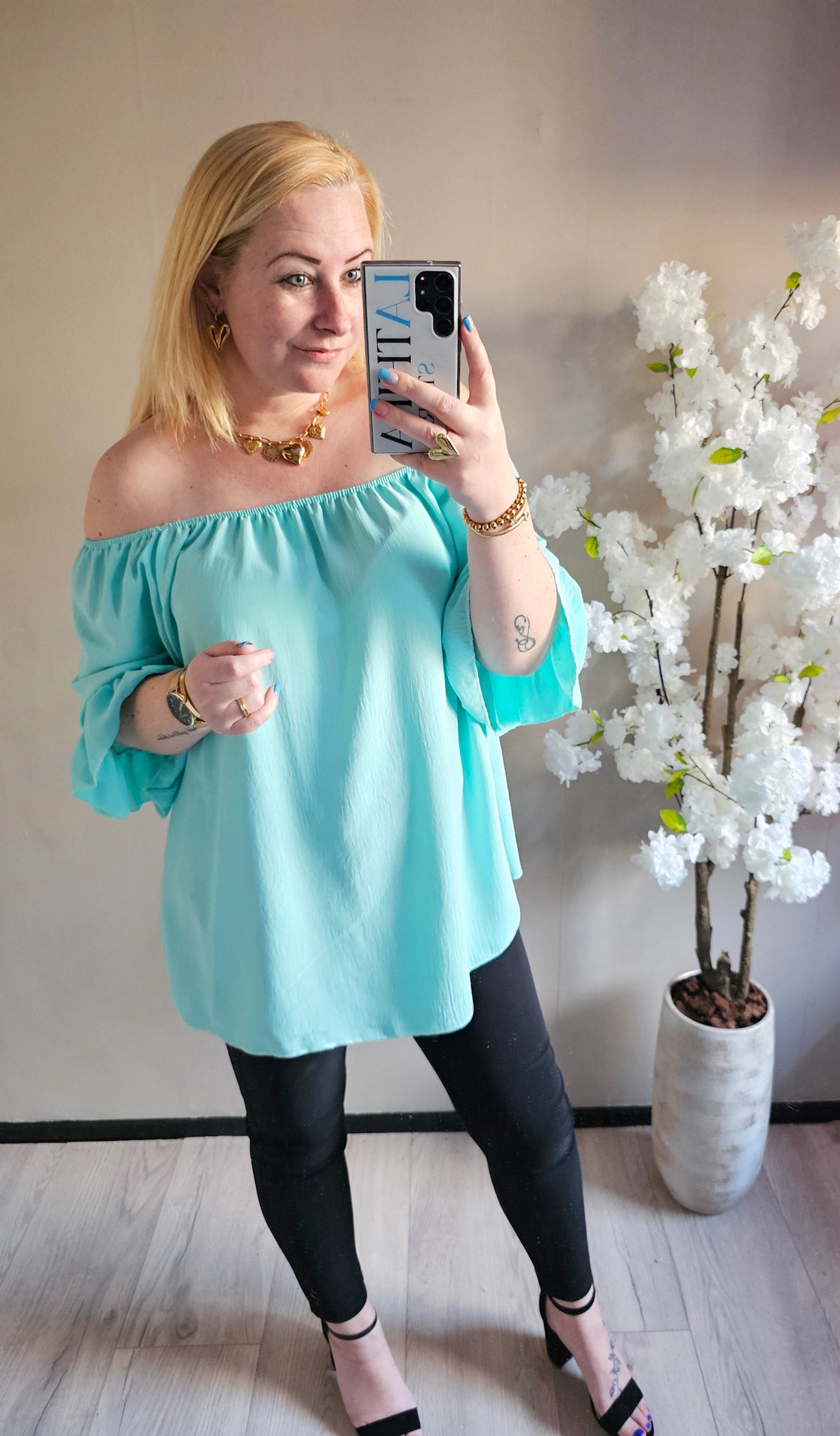 OFF SHOULDER TOP