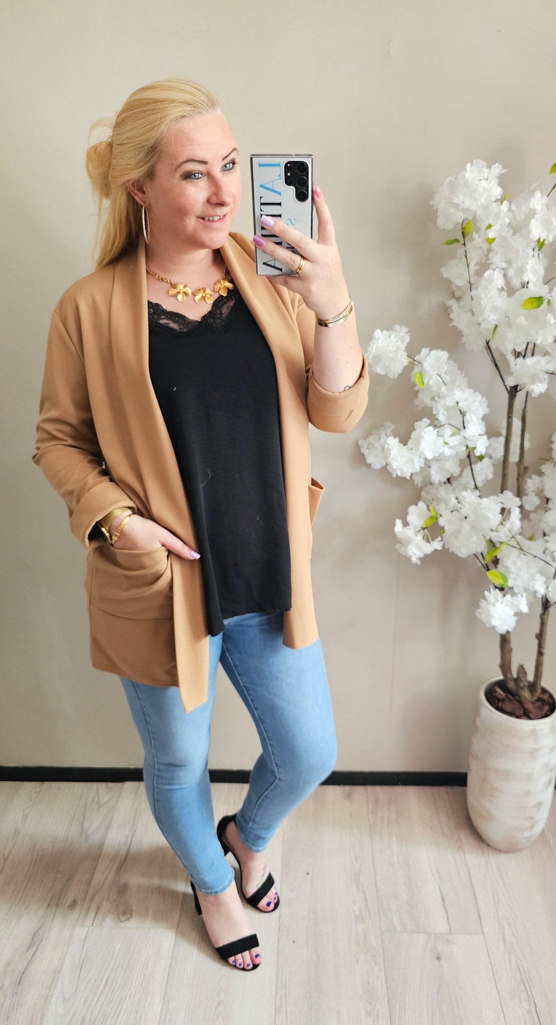 JENNA BLAZER | BRUIN