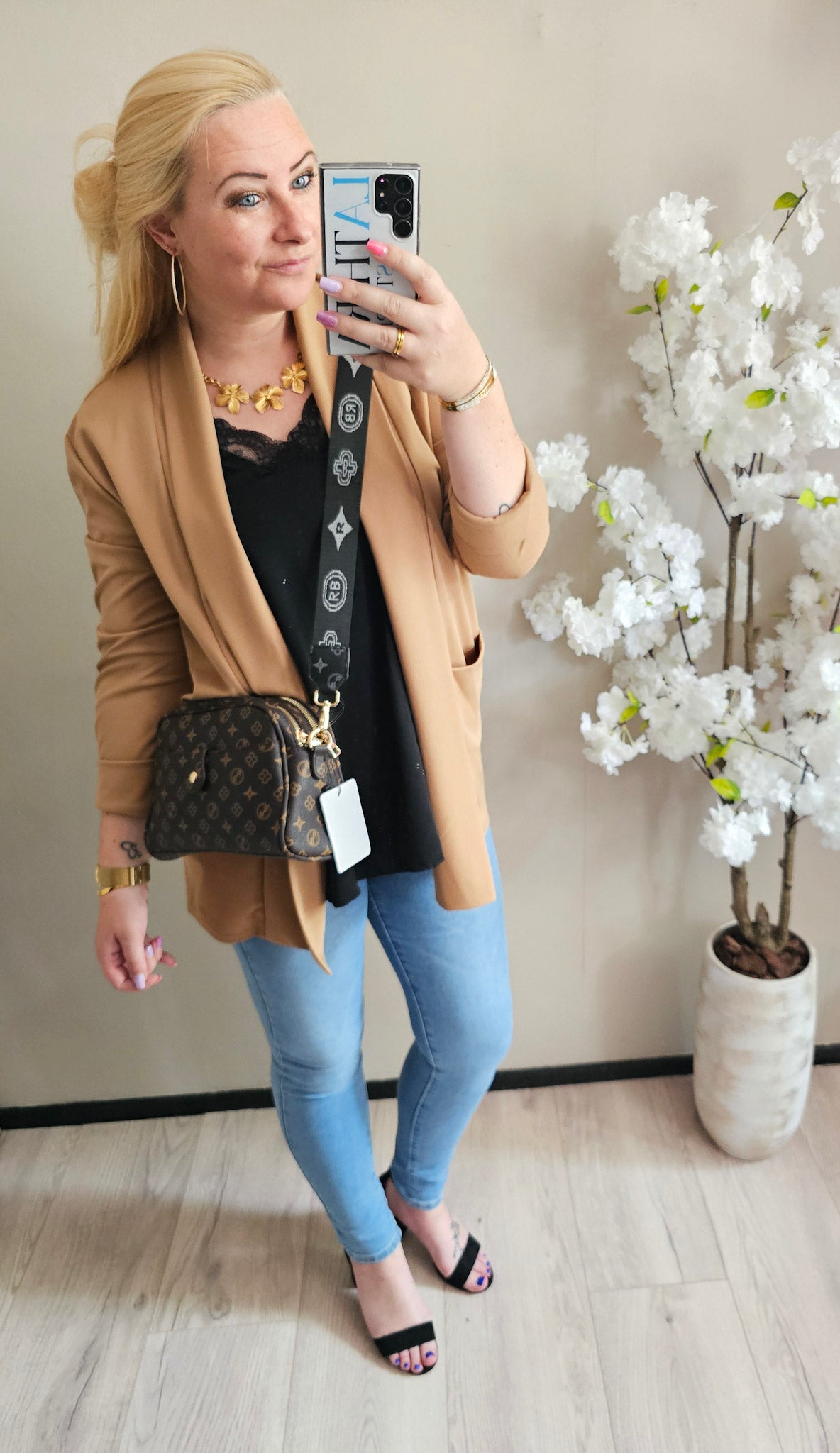 JENNA BLAZER | BRUIN