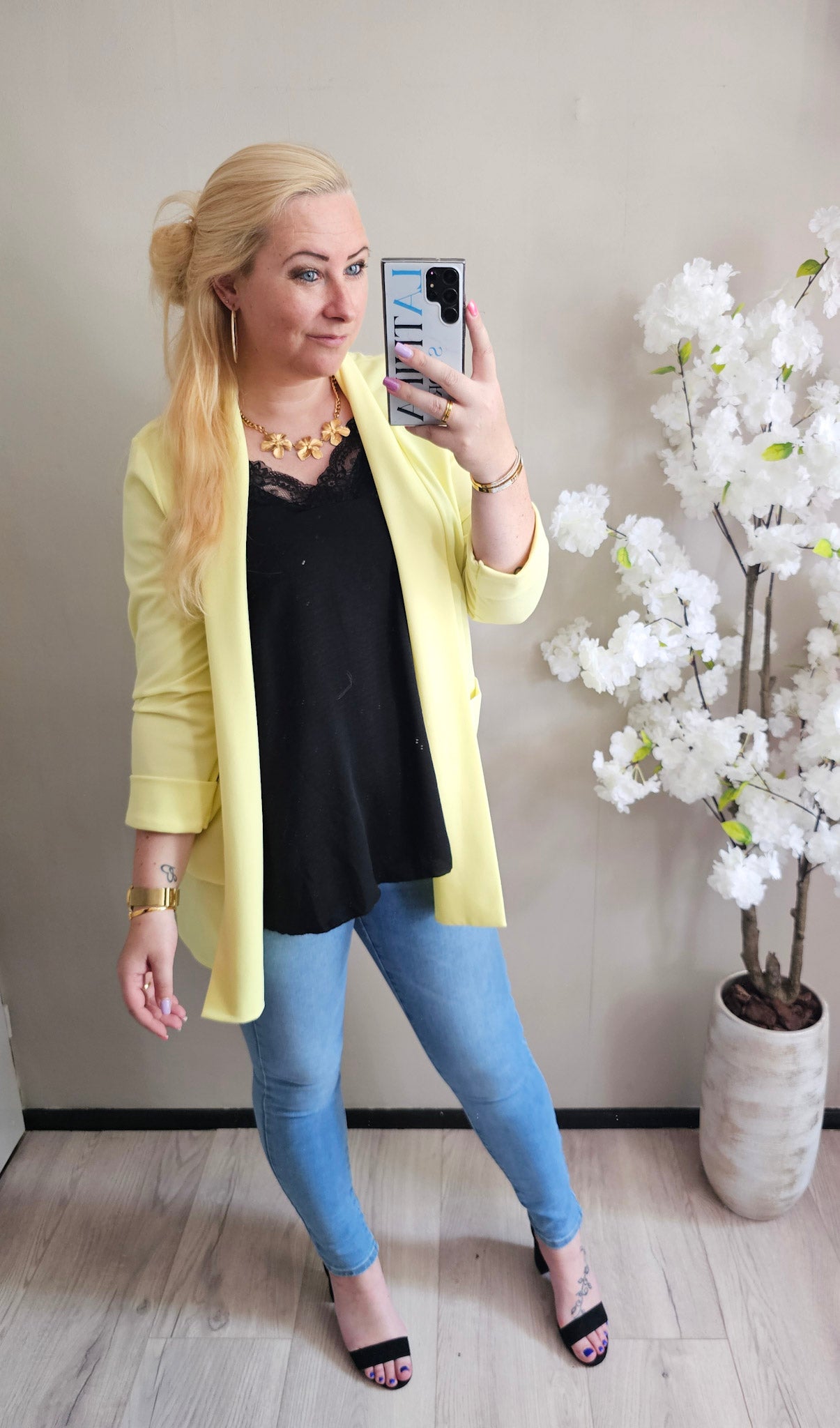 JENNA BLAZER | GEEL