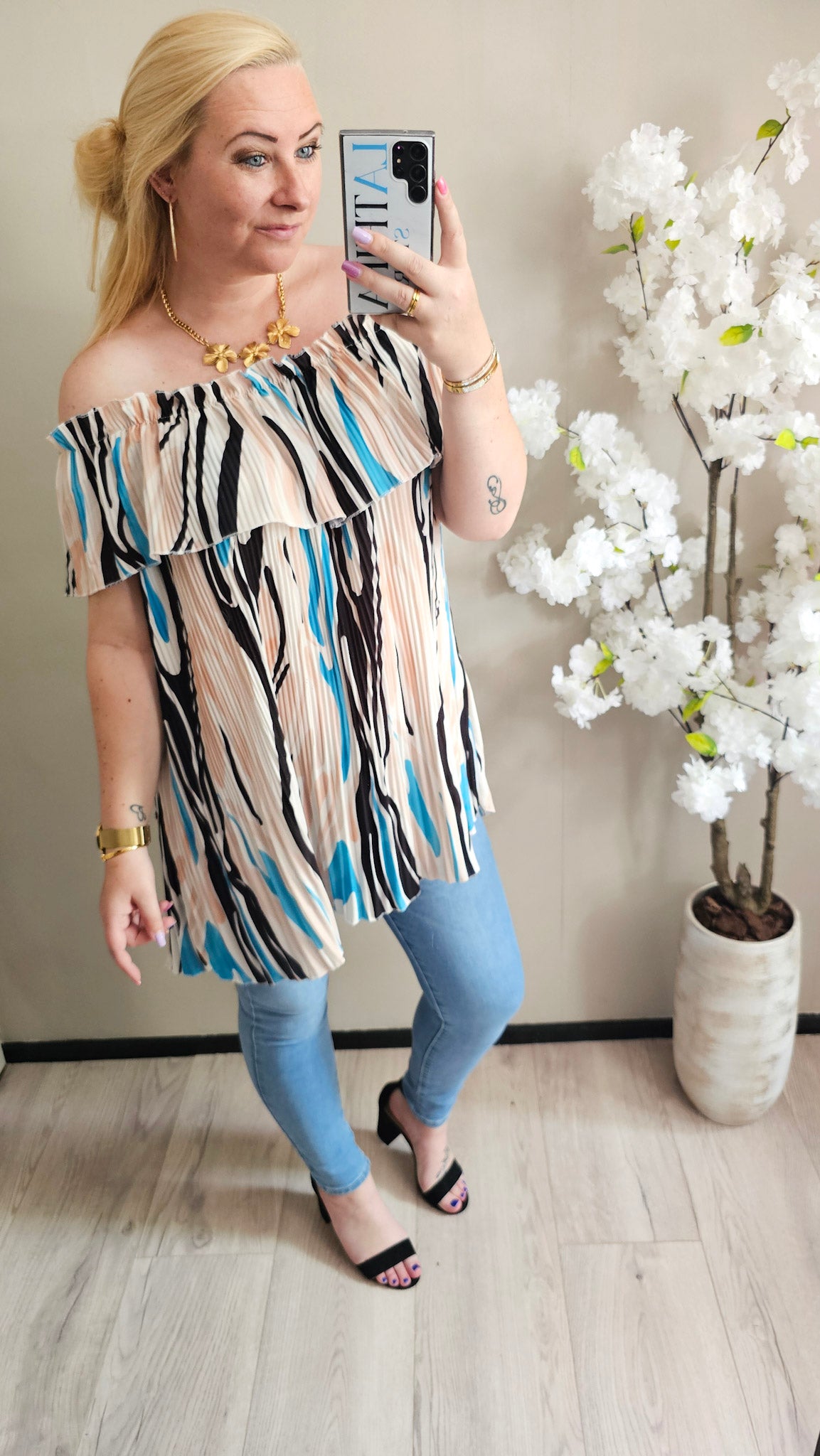 Off the shoulder ruffle top | beige