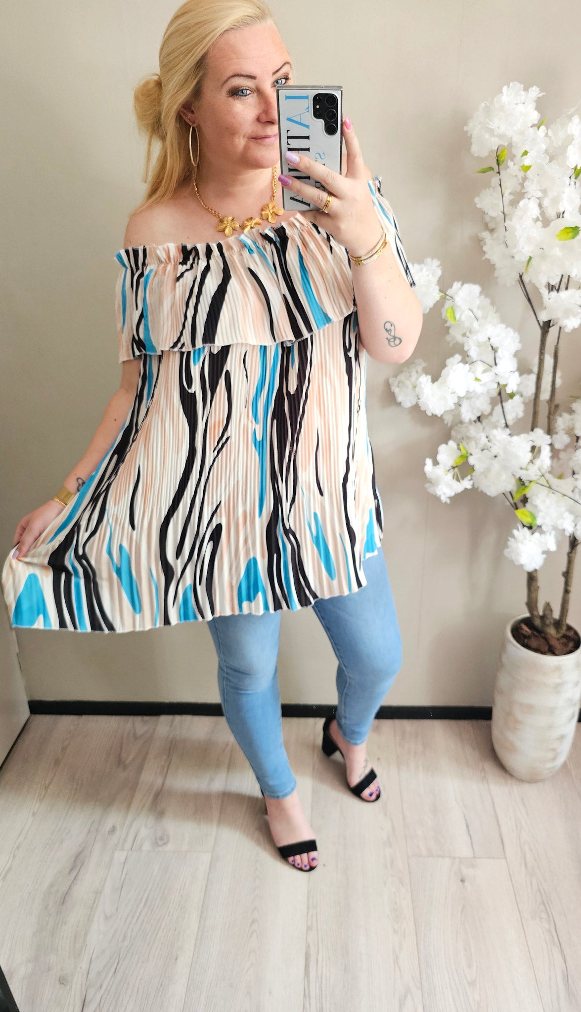 Off the shoulder ruffle top | beige
