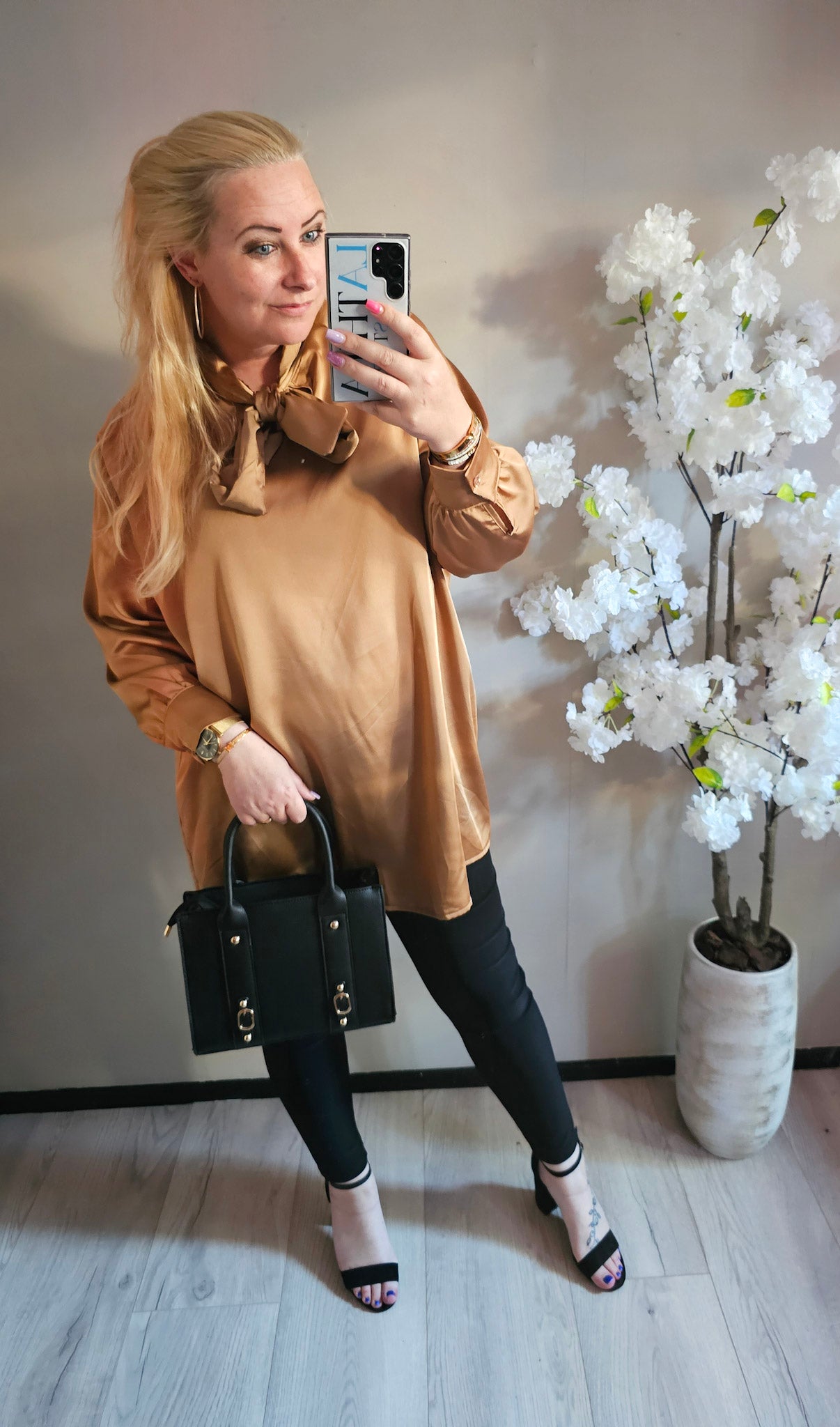 BLOUSE SATIN STRIK | GOUD/BRUIN