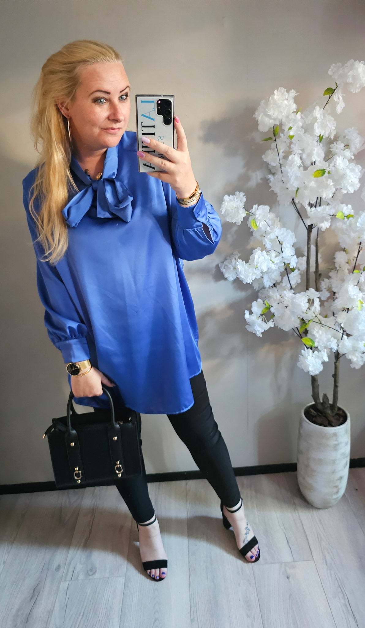 BLOUSE SATIN STRIK | KOBALT BLAUW