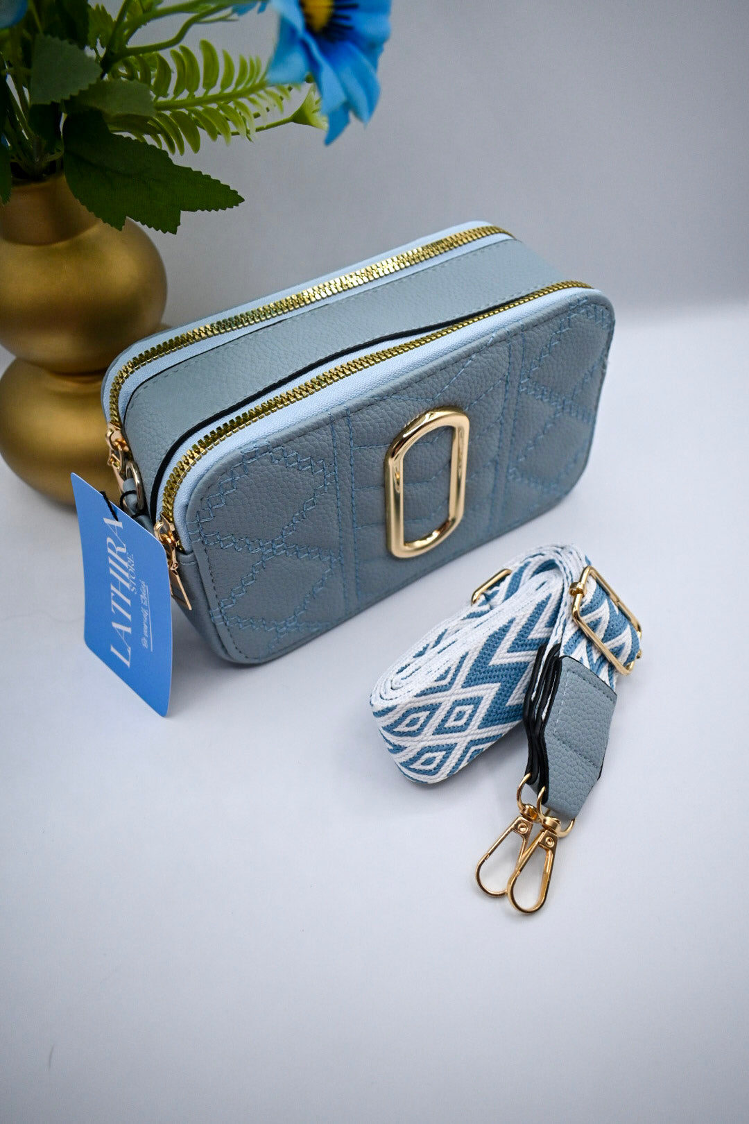 OLIVIA SCHOUDERTAS | LICHT BLAUW